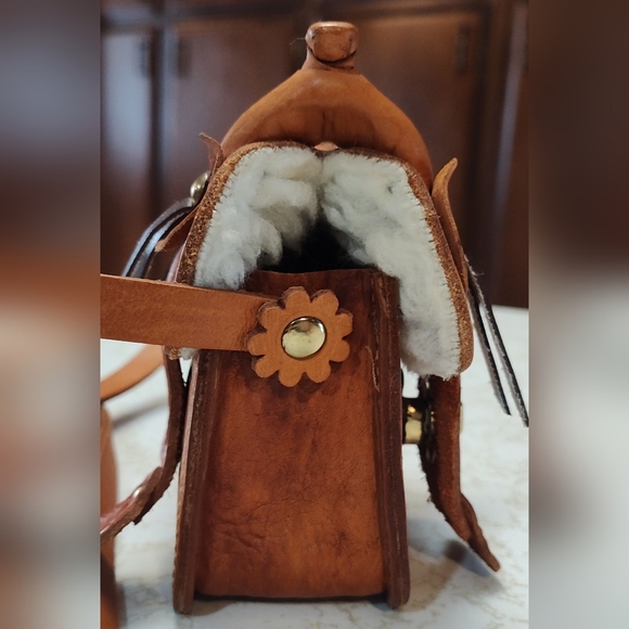 Handtooled leather and sheepskin Western mini bag - Picture 4 of 16